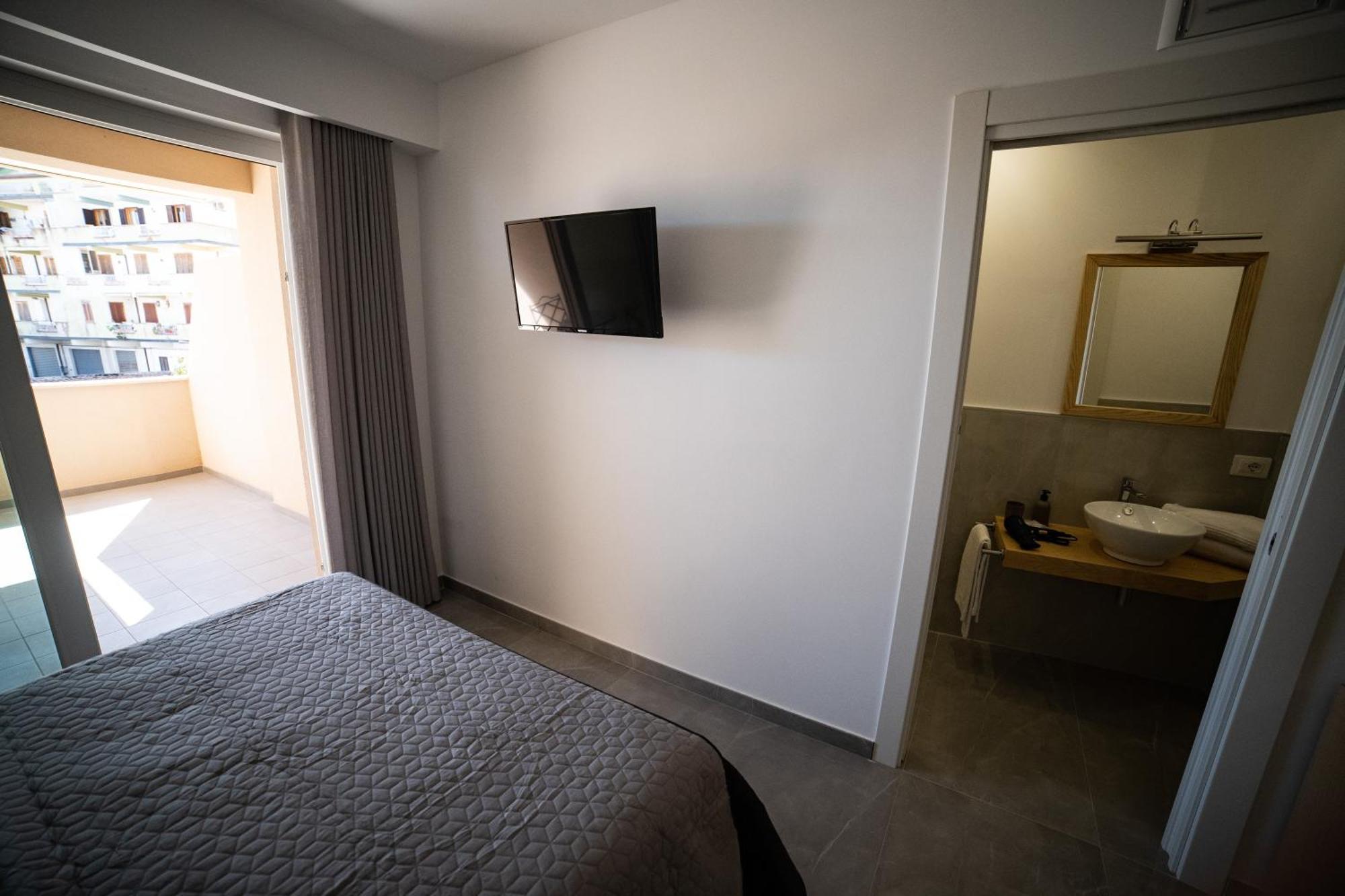 Middle Town Palace 4*